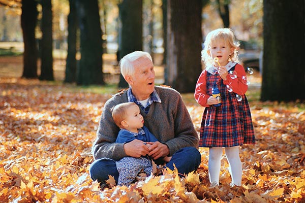 Resultado de imagen de la importancia de los abuelos para los nietos