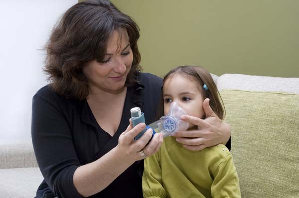 Asma es reducido por la lactancia materna