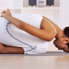 Posturas de yoga para los colicos mestruales